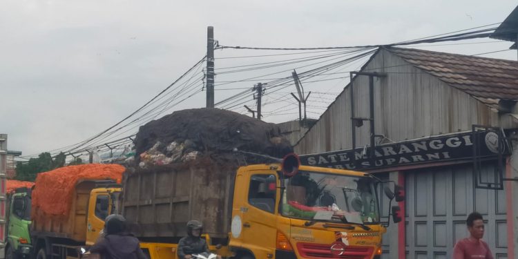 Forkopimcam Cipatat Gelar Sweaping, Puluhan Truk Sampah Terpaksa Balik Arah