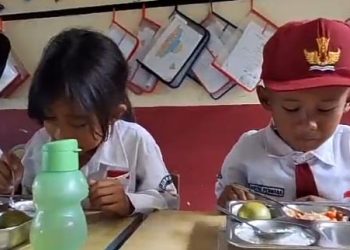 Siswa di Bandung Barat Nikmati Makan Bergizi Gratis