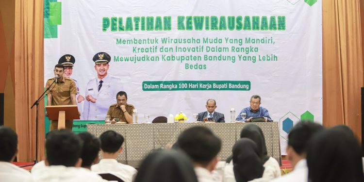 Ali Syakieb Beri Motivasi Peserta Pelatihan Bedas  Entrepreneurship
