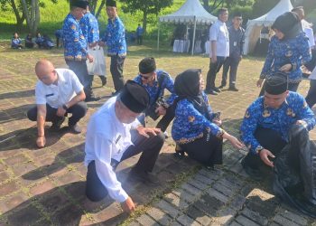 Rumput Liar dan Sampah Berserakan Sekitaran Pemda KBB, Asep Ismail Bakal Pimpin Jumsih