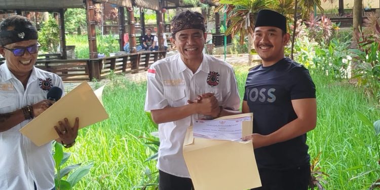 SMSI Bekasi Terima Penghargaan Langsung Dari Bupati Ade