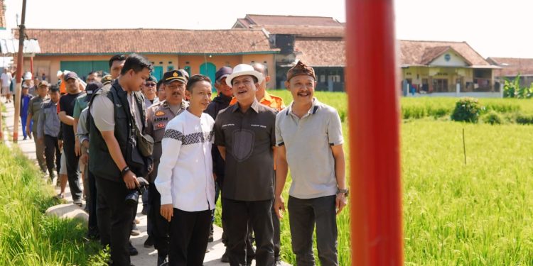 Kang DS Monitor Bangunan Terdampak Angin di Soreang