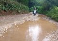 Jalan Penghubung 4 Desa di Cipatat KBB Rusak, Warga Ngeluh