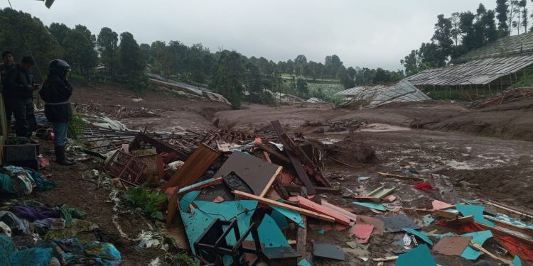 Cisarua KBB Dilanda Longsor,  5 Warga Tewas dan Puluhan Hilang