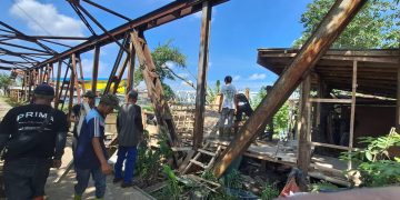 Tim Gabungan Bongkar Bangunan Liar di Bantaran Sungai Citarum