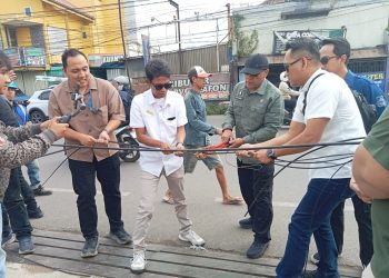 Diskominfotik KBB Tertibkan Kabel Telekomunikasi Semrawut