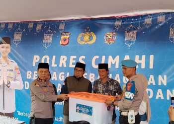 Polsek Cipatat Gelar Baksos dan Bagi Ratusan Paket Takjil