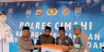 Polsek Cipatat Gelar Baksos dan Bagi Ratusan Paket Takjil
