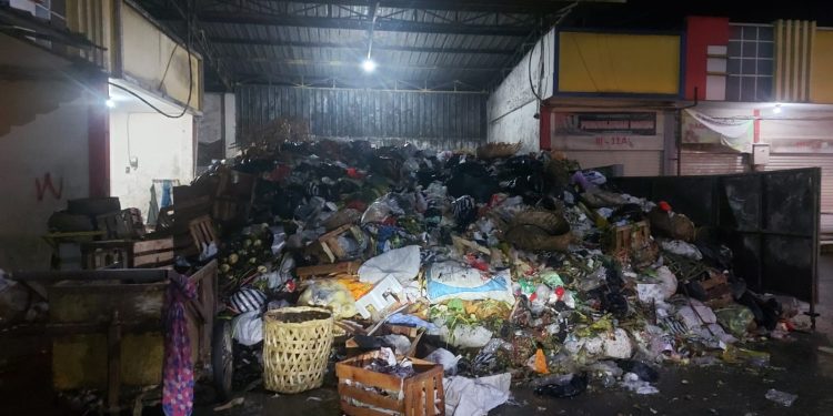 Sampah di Pasar Soreang Numpuk, Pedagang Ngeluh Bau