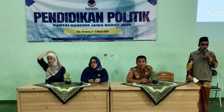 Tia Fitriani Gelar Pendidikan Politik di Pasirjambu