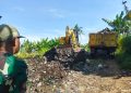 Alat Berat dan 10 Truk Dikerahkan Tuk Angkut Sampah Liar di TPU Rajamandala