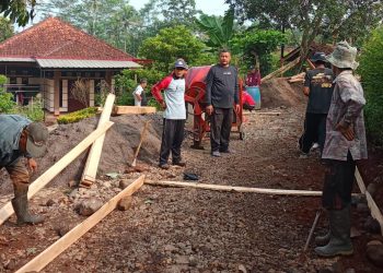 Pemdes Ciptaharja Lanjutkan Perbaikan Jalan Sirnagalih