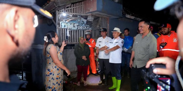 Tinjau Langsung Lokasi Banjir, KDS Ingatkan Cuaca Ekstrim